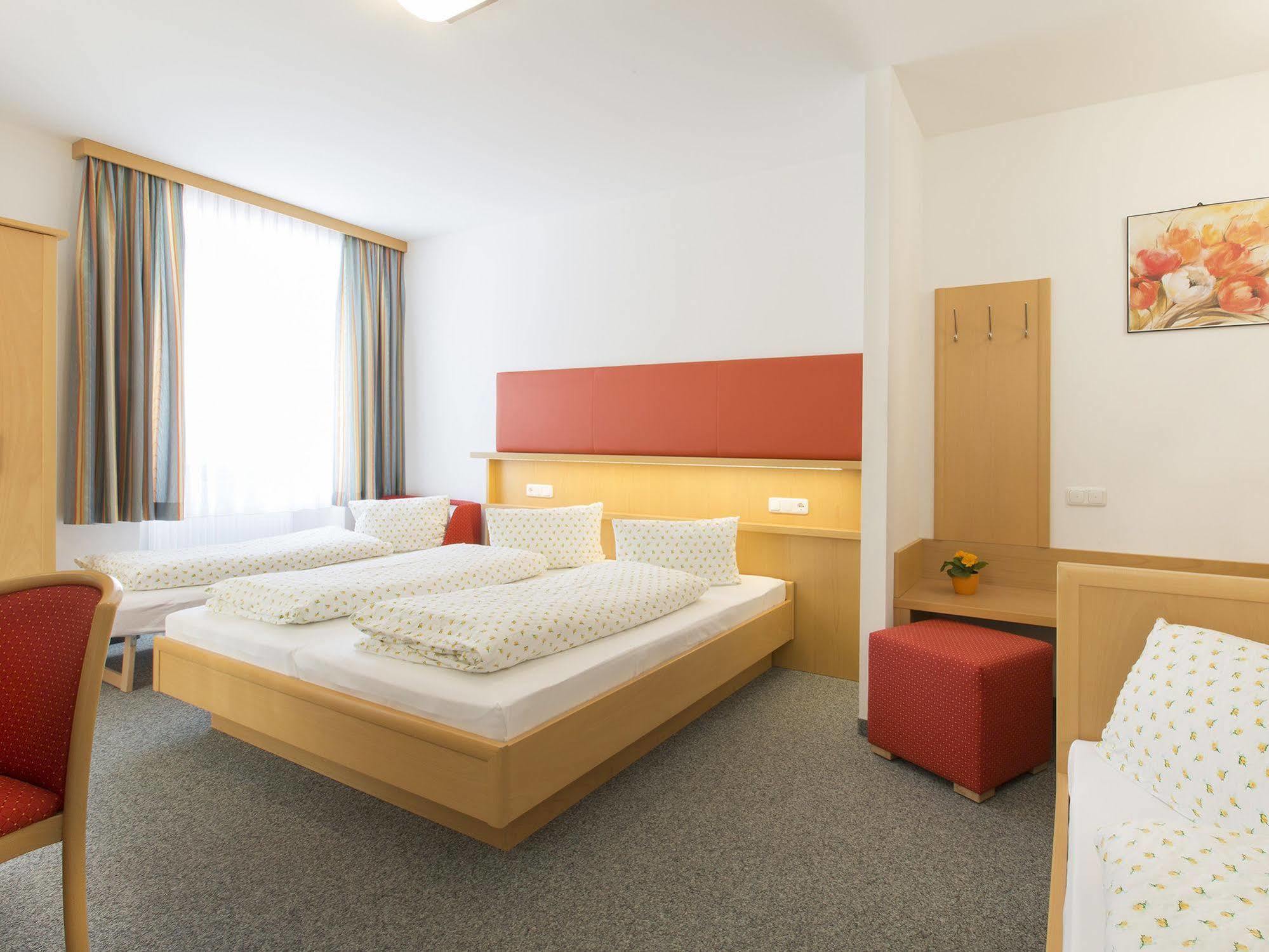 Hotel Gasthof Stefansbruecke Mutters Екстериор снимка
