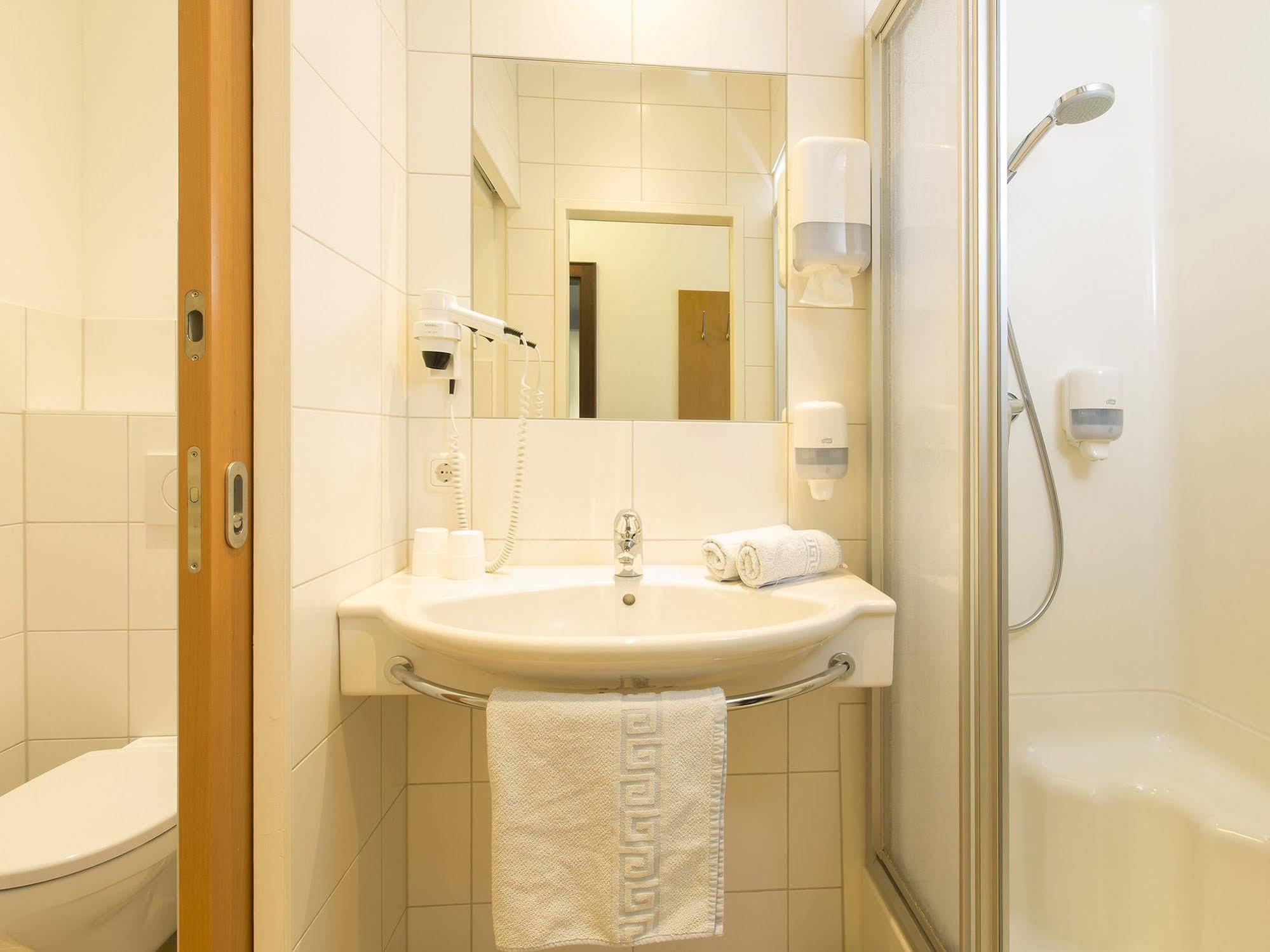 Hotel Gasthof Stefansbruecke Mutters Екстериор снимка